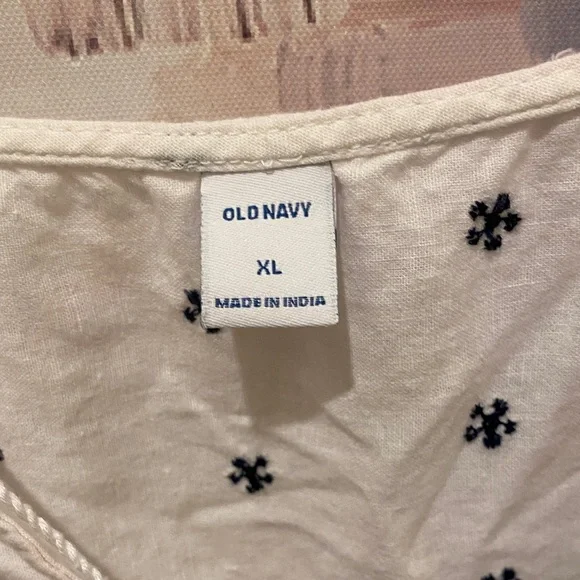 Old Navy White and Navy Embroidered Blouse - Picture 4 of 5